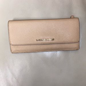 MICHAEL KORRS JET SET SLIM WALLET- USED